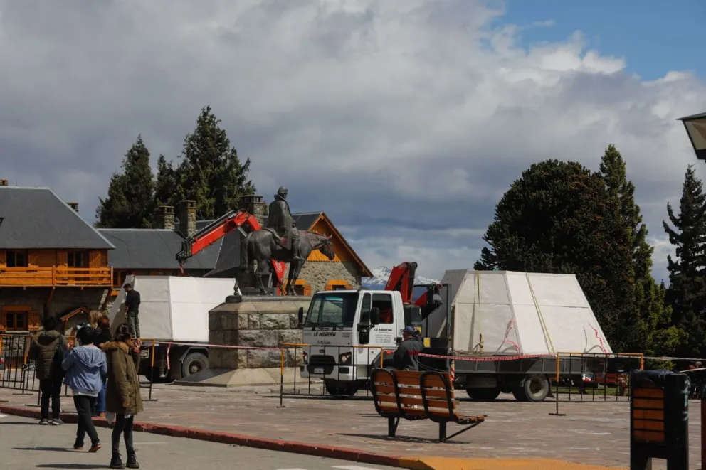 Comienzan las decoraciones para vivir una nueva "Navidad en Bariloche"