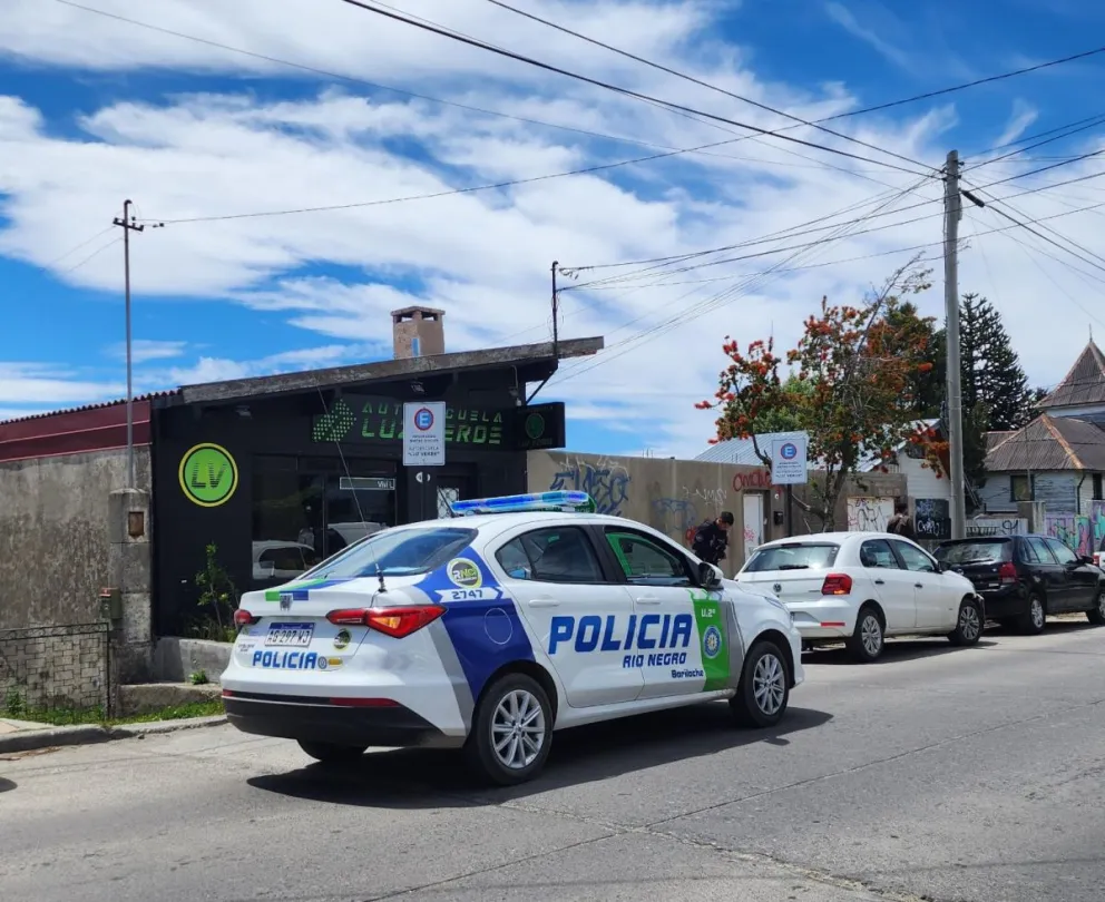 Auto de academia de conductores involucrado en un accidente vial