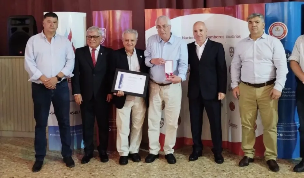 En emotivo acto "Palito" Linares recibió un reconocimiento a su trayectoria