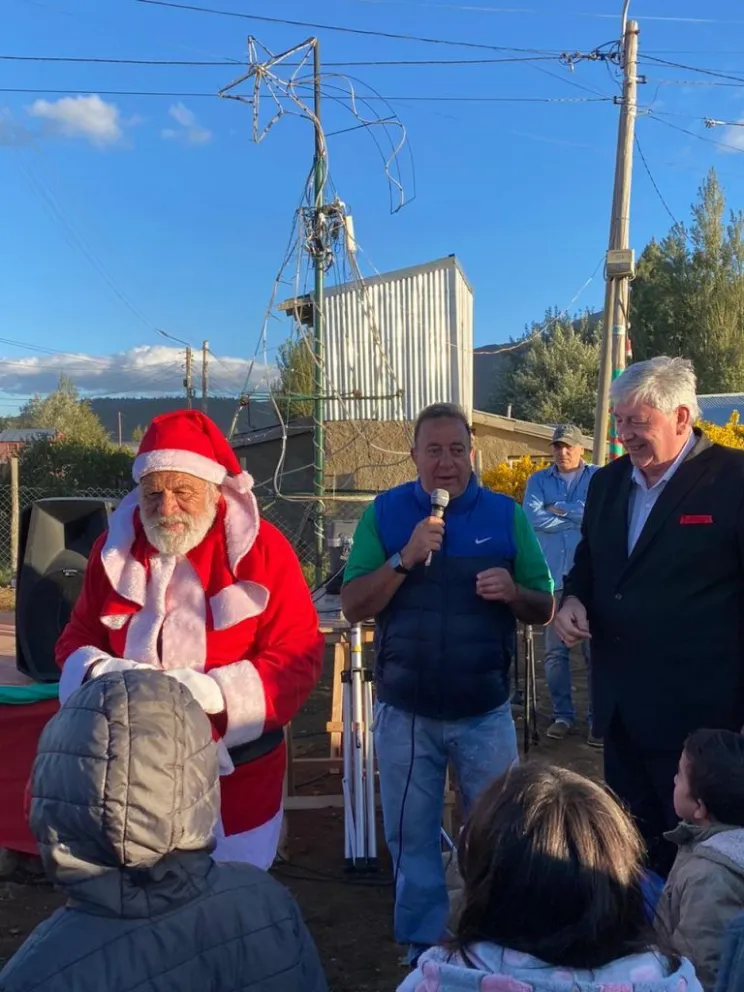 El árbol de Navidad del barrio Nuestras Malvinas también fue encendido