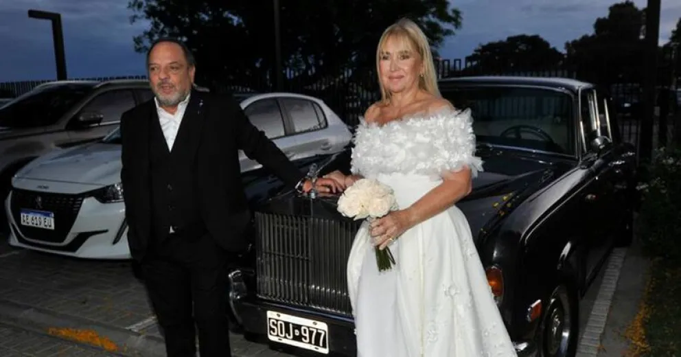 Dio el sí: el look y los invitados más famosos del casamiento de Baby Etchecopar