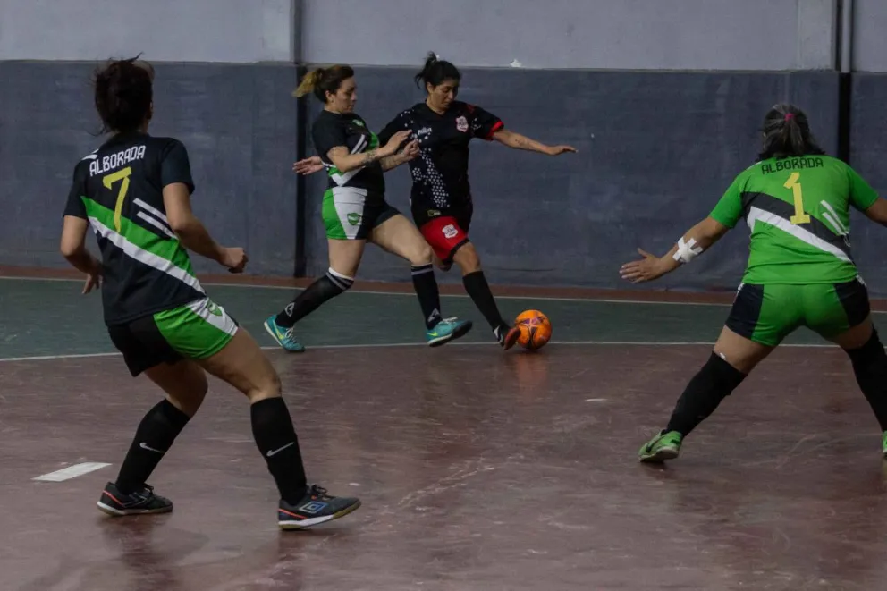 Gamberro A y El Trébol B jugarán la final femenina
