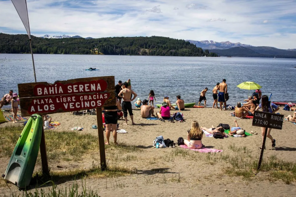 Temen que por la contaminación ya no se pueda utilizar el agua con fines recreativos en Bahía Serena 