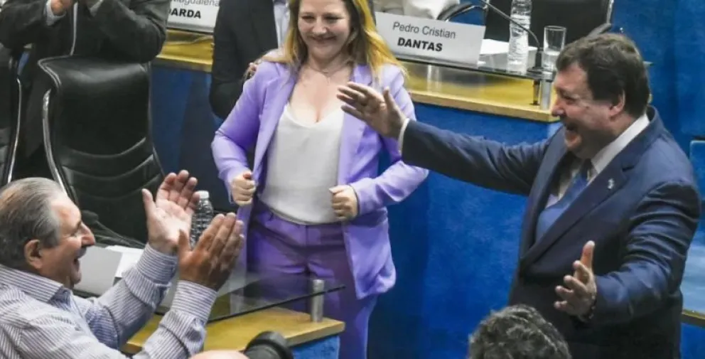 Weretilneck pidió mayor compromiso a los estatales y anunció de un nuevo régimen laboral