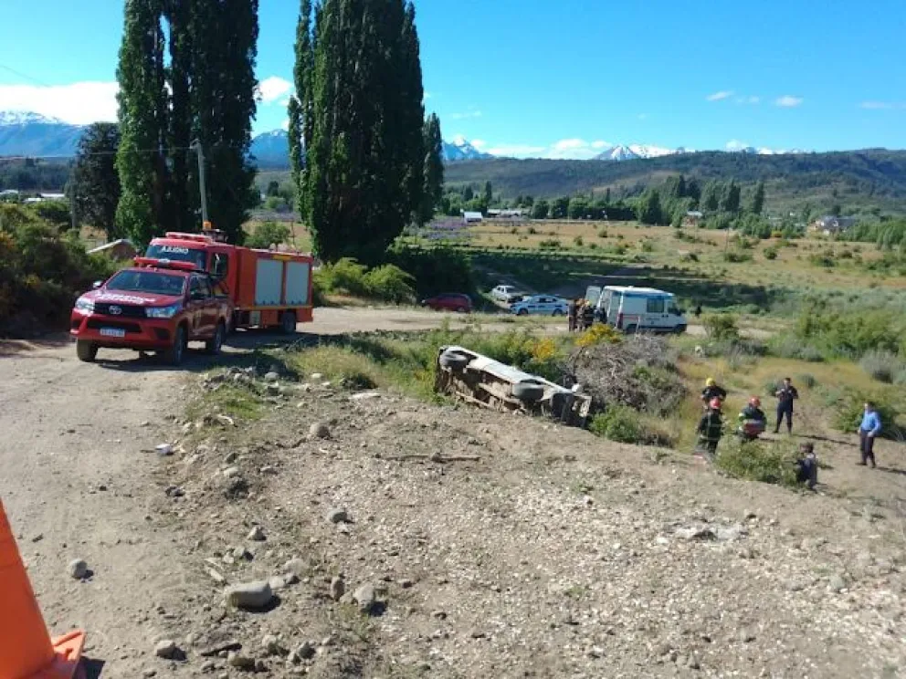 Aparatoso vuelco camino al basurero