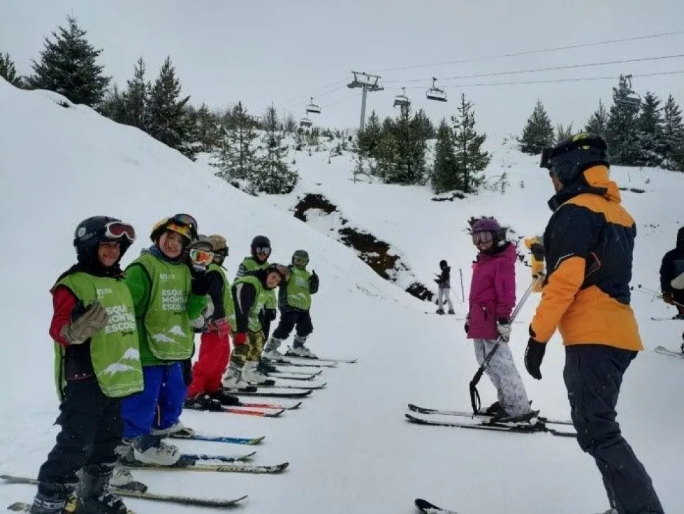 Estudiantes participaron de diversas actividades de los programas Esquí Social, Esquí Escolar y Montaña Escolar