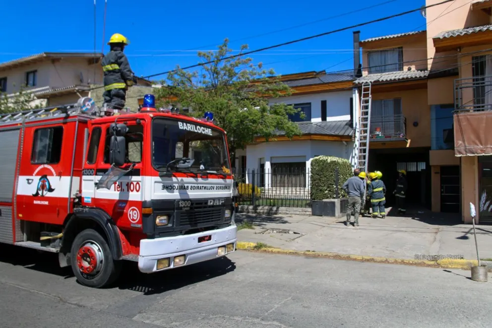Susto en una reconocida panadería barilochense por el incendio de una chimenea