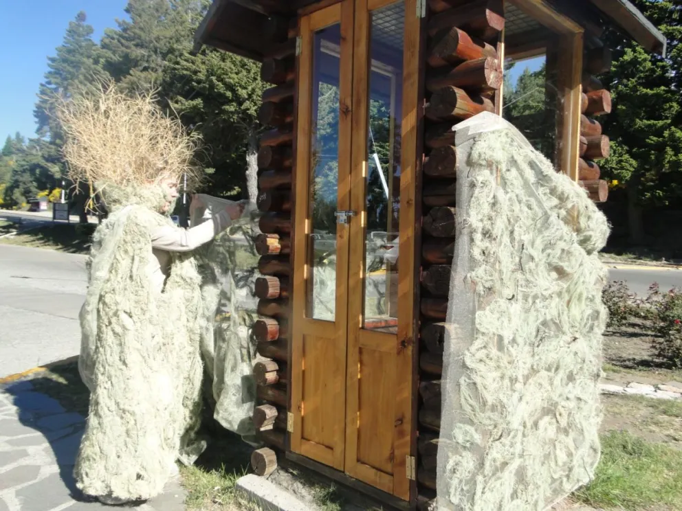“A los lugares abandonados por el hombre, la naturaleza se encarga de taparlos”