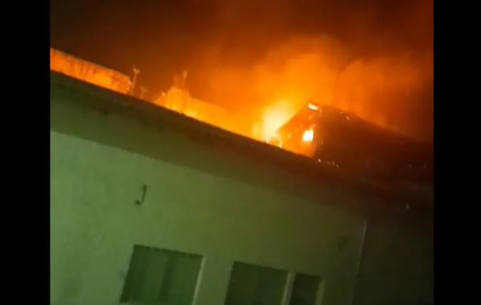 Internaron a uno de los bomberos que intervino en el incendio tras una descompensación