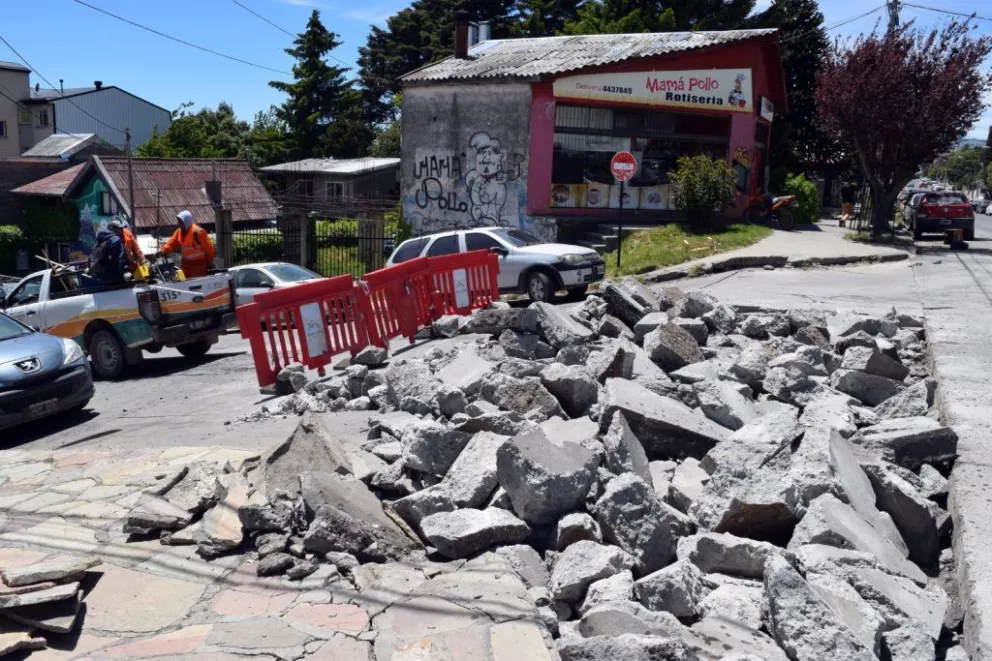 Municipio continúa con los trabajos de bacheo en Bariloche