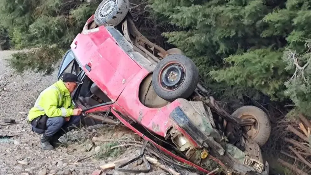 Choque y vuelco impactante en la Ruta 40 