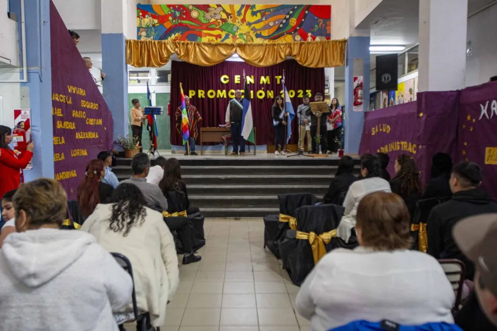 El CENMT entregó diplomas a 12 flamantes egresados