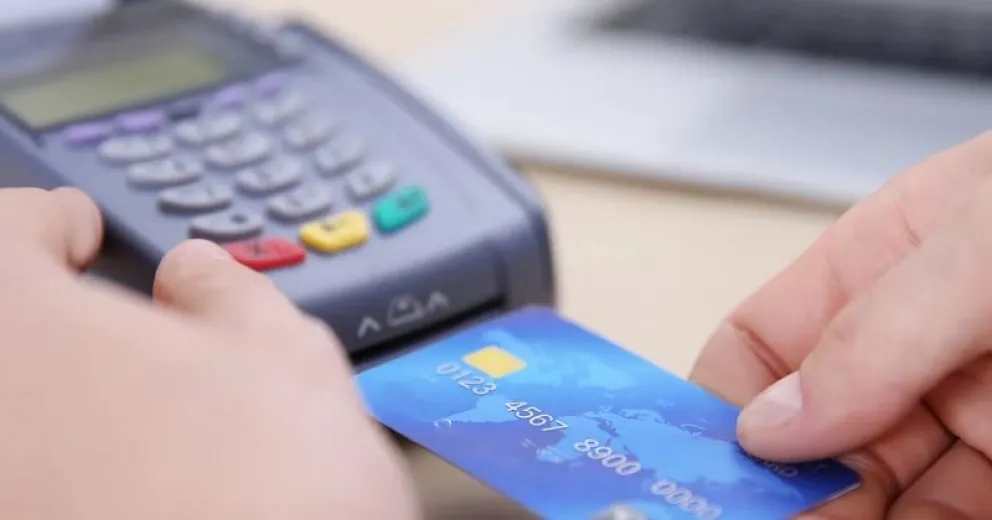 El insólito método para evitar gastos extras con la tarjeta de crédito que se hizo viral