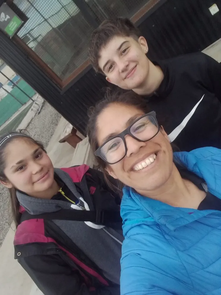 Lorena García, una entrenadora que hace historia en el fútbol femenino barilochense