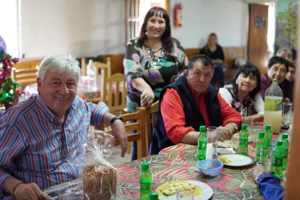Walter Cortés participó del festejo de fin de año del Hogar de Abuelos La Esperanza