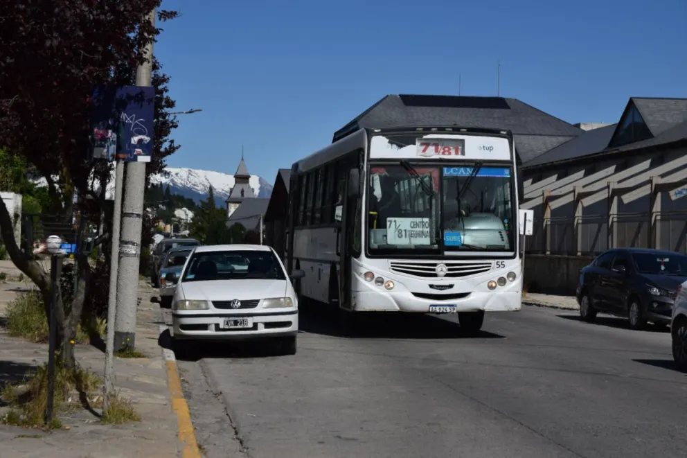 Los colectivos van a circular hasta las 9 de la noche 
