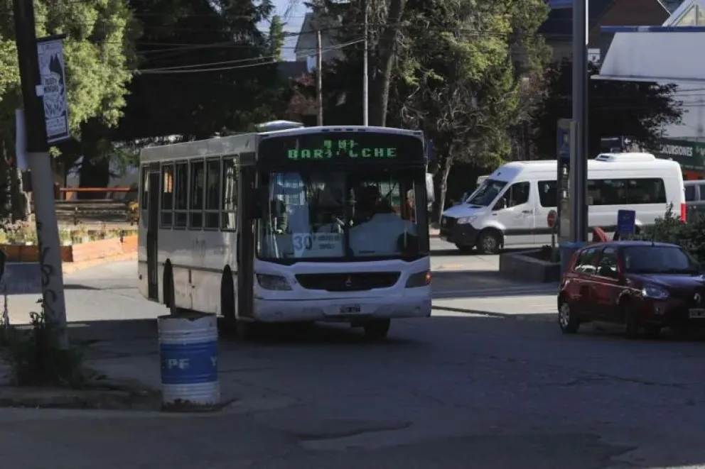 Colectivos en Bariloche vuelven a sus horarios habituales