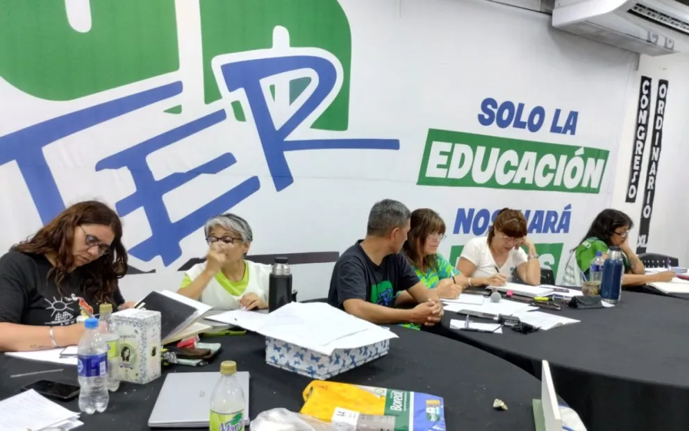 UnTER pide recomposición salarial bajo amenaza de "No inicio de clases" 