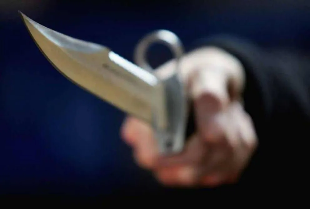 Le cortó el pene al marido y lo tiró al inodoro tras enterarse que habría abusado de su sobrina adolescente