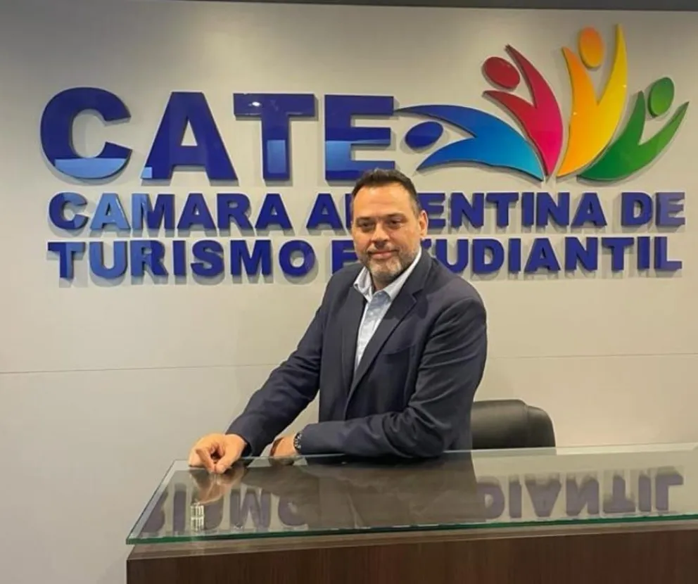 Gastón Burlon asumió como presidente de la Cámara Argentina de Turismo Estudiantil
