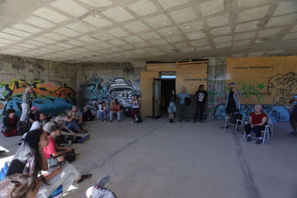Teatrantes y otros trabajadores del sector cultural se reunieron en rechazo a las medidas de Milei
