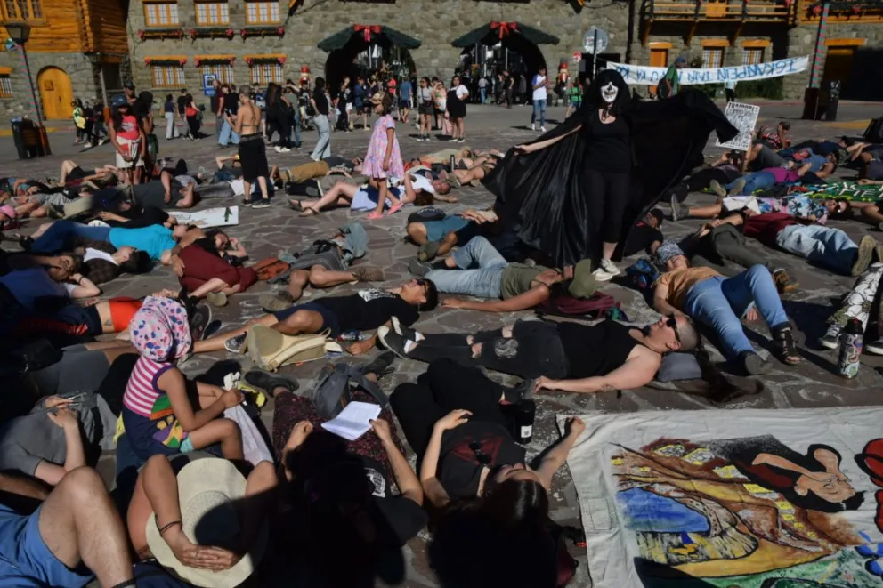A 12 años de la derogación de la ley anticianuro, se manifestaron en el Cívico contra la megaminería