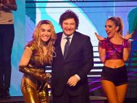 VIDEO: Javier Milei sorprende en el teatro a Fátima Florez e improvisó un discurso