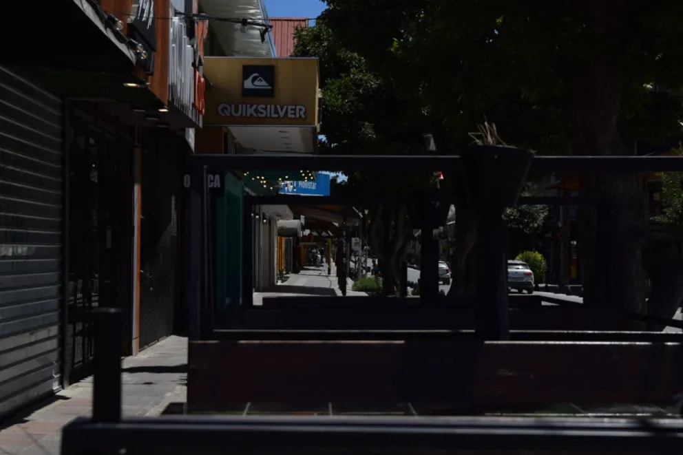 Una vez más, casi nula oferta gastronómica para almorzar en la zona céntrica de Bariloche