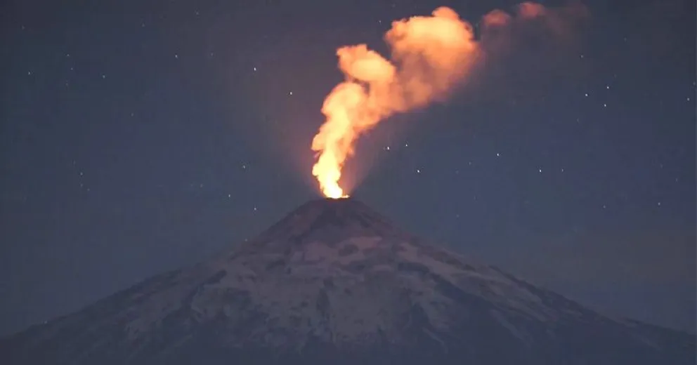 Impactante imagen del Villarrica en Año Nuevo