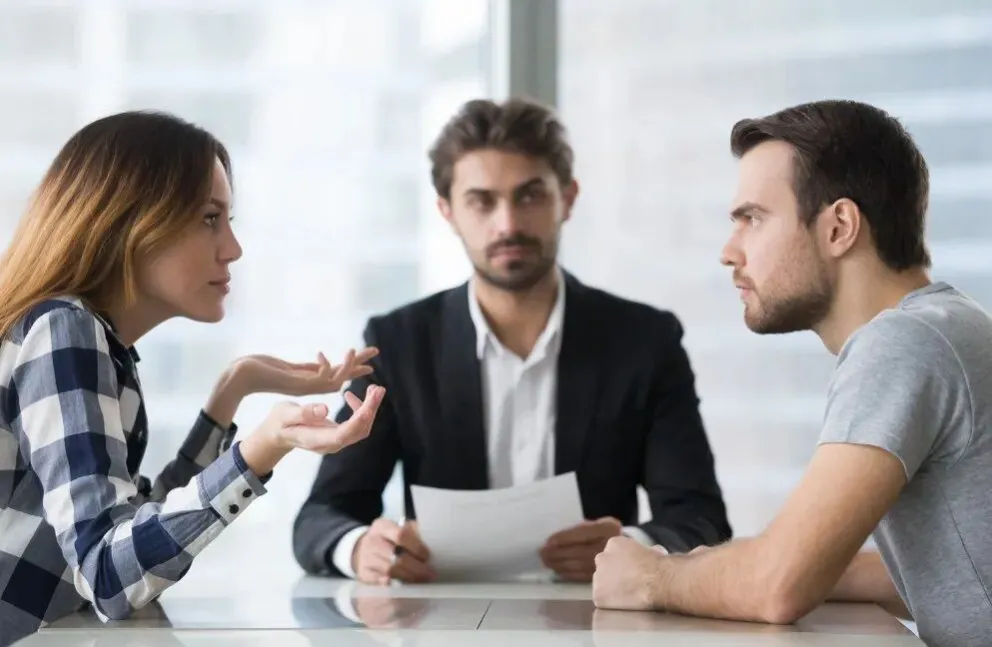 Cuando una herencia se convierte en conflicto, rara vez el problema es sólo “la casa” o “el dinero”.