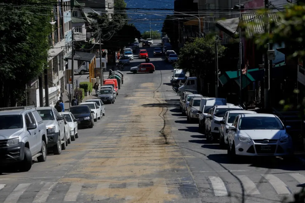 Arrojaron arena en calle Palacios por importante derrame de combustible 