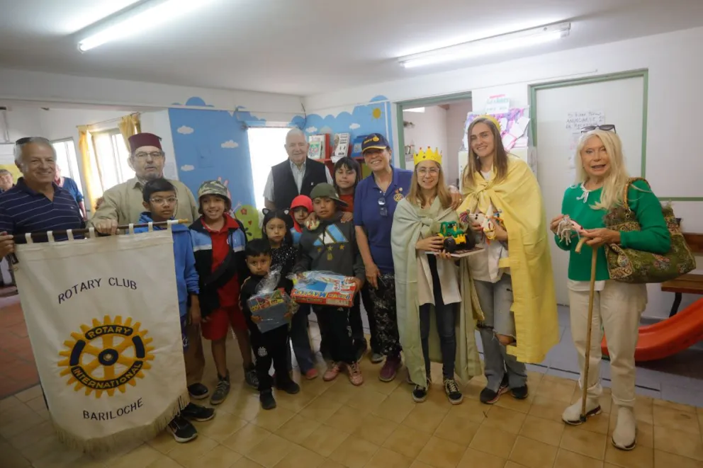 Rotary Club Bariloche entregó más de 400 juguetes a cinco centros de salud 