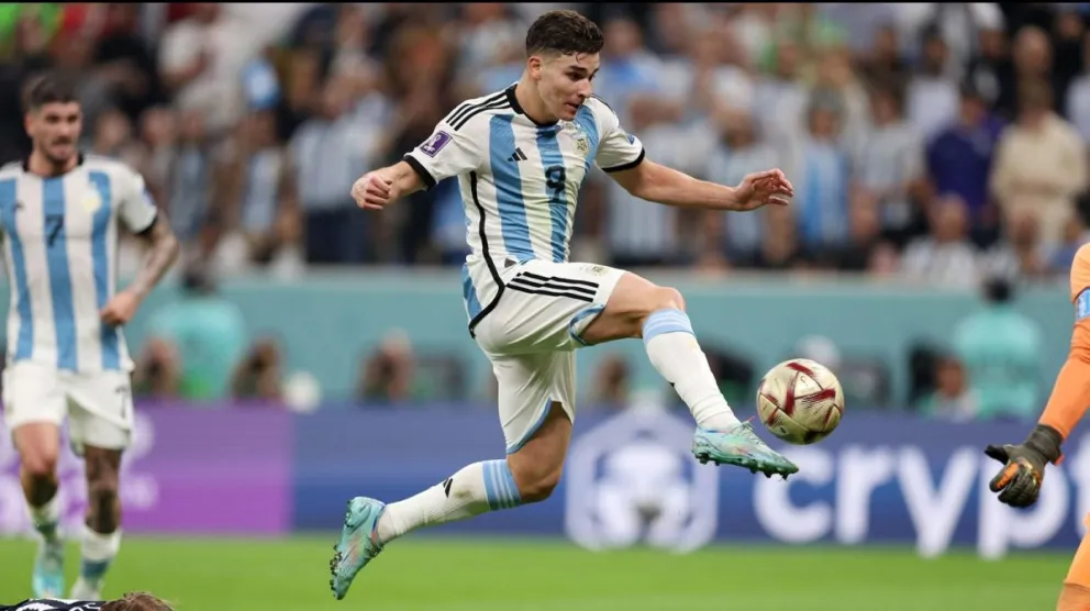 Julián Álvarez, entre los10 futbolistas más caros del mundo: los otros argentinos en el top 100