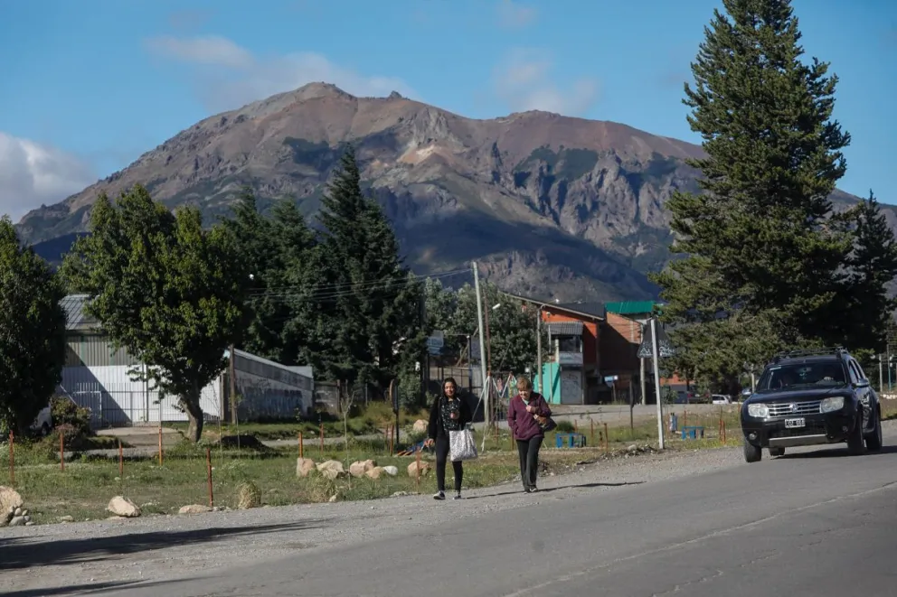 Vecinos de Bariloche se organizaron por WhatsApp para compartir viaje ante la falta de colectivos