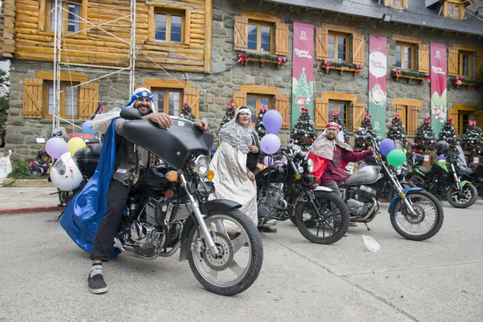 Reyes Magos atípicos, salieron por las calles en motos