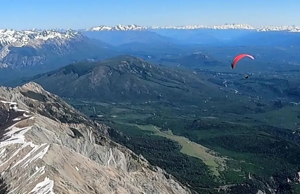 Salieron desde el Otto en parapente, caminaron y navegaron hasta llegar a Los Altares