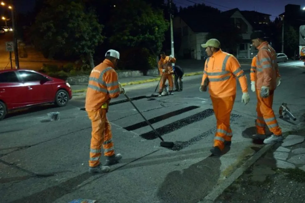 Solicitan precaución por trabajos de demarcación en sendas peatonales y líneas de carril