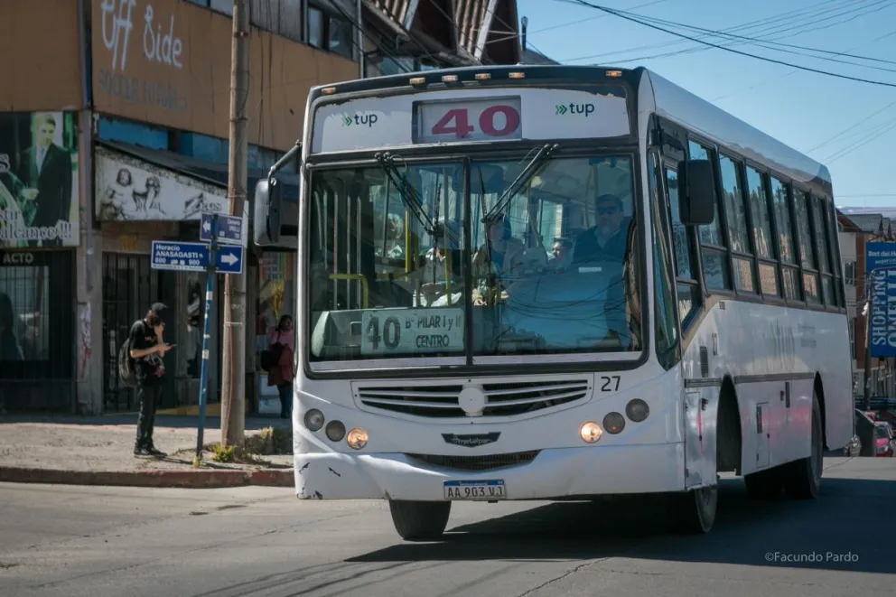 Volvió el TUP a Bariloche y terminó la odisea de los vecinos, pero falta que paguen la mitad del aguinaldo