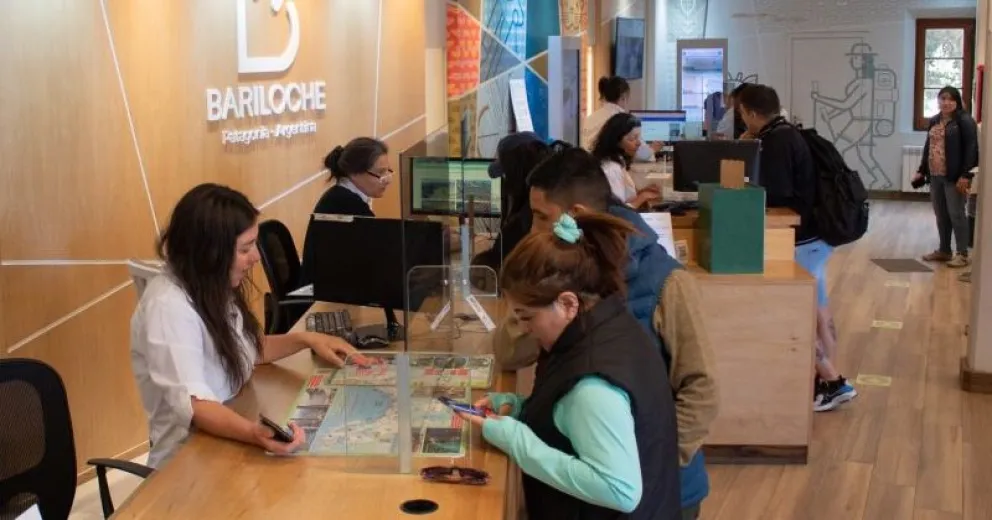La Oficina de Informes Turísticos asesora aproximadamente a 200 visitantes por día