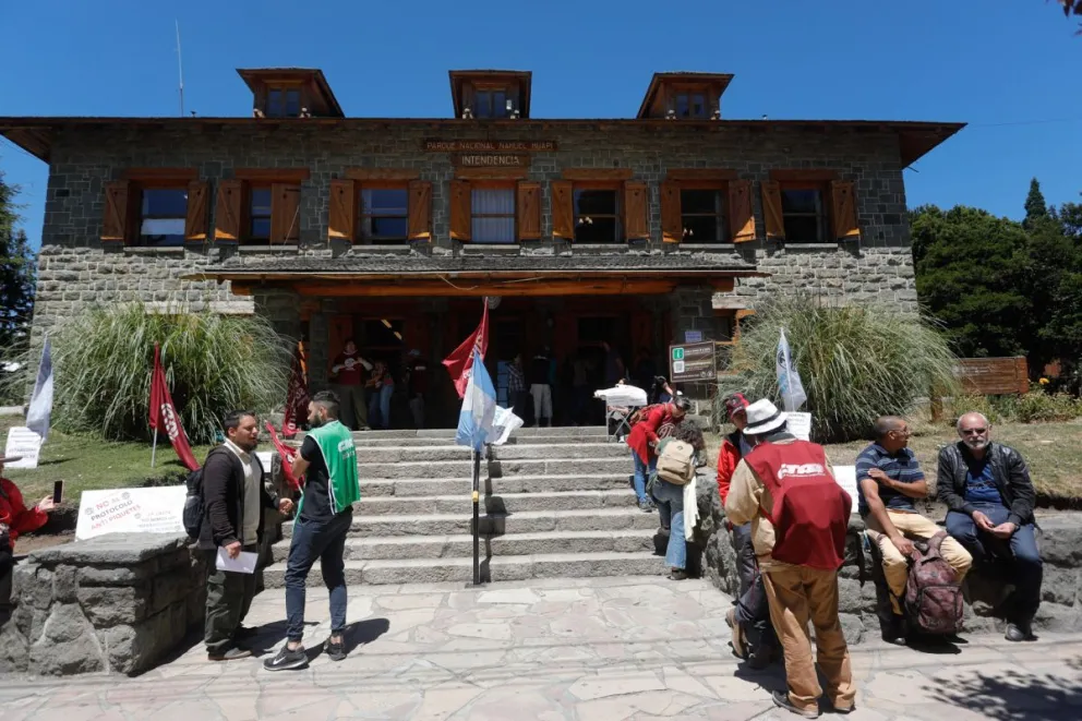 Convocan a la jornada "Bariloche abraza a Parques Nacionales" en rechazo a los despidos 