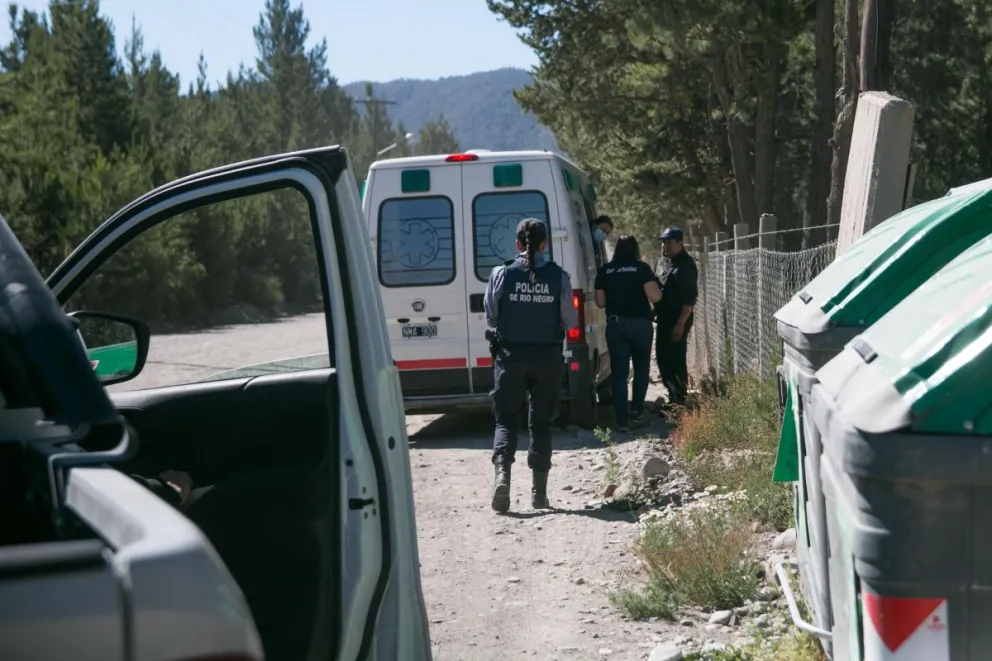 Accidente entre una moto y una camioneta: una mujer fue trasladada al hospital  