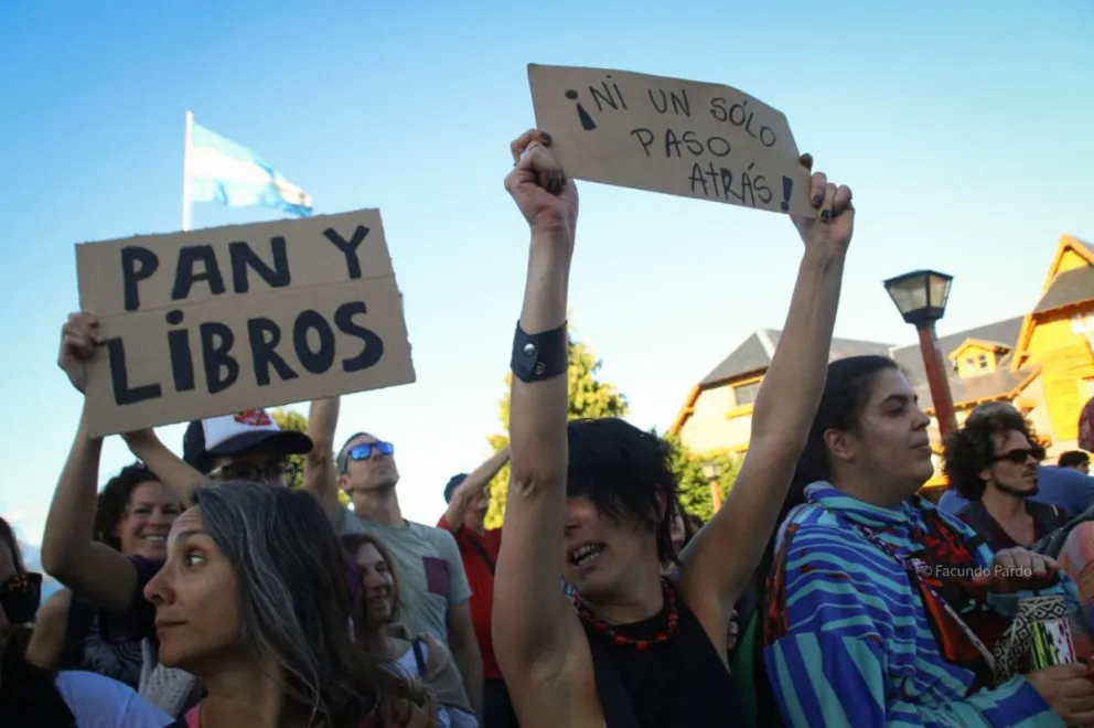 En el Cívico se acompañó el ruidazo por la cultura con la lectura de un poema