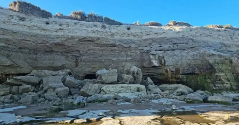 Peligroso derrumbe en Las Grutas: autoridades piden precaución