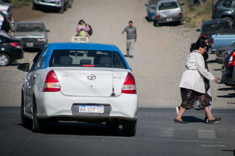 Un hombre agredió a su expareja frente a sus hijos e intentó escapar en taxi