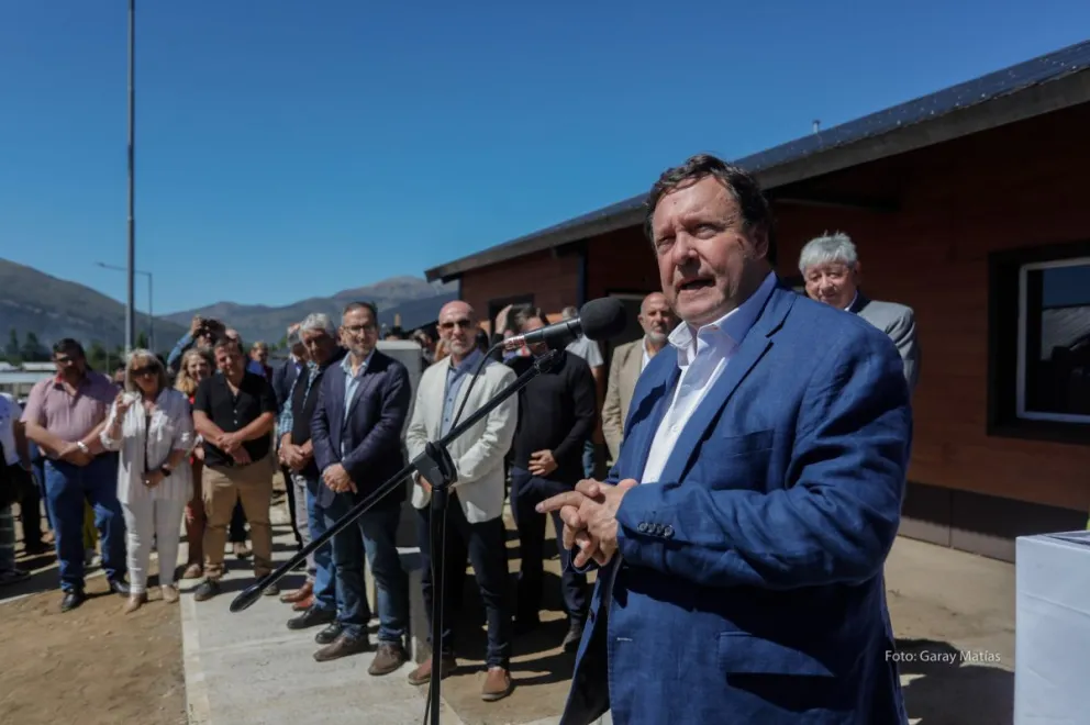 El gobernador Weretilneck pasó por la ciudad y entregó casas a los barilochenses 