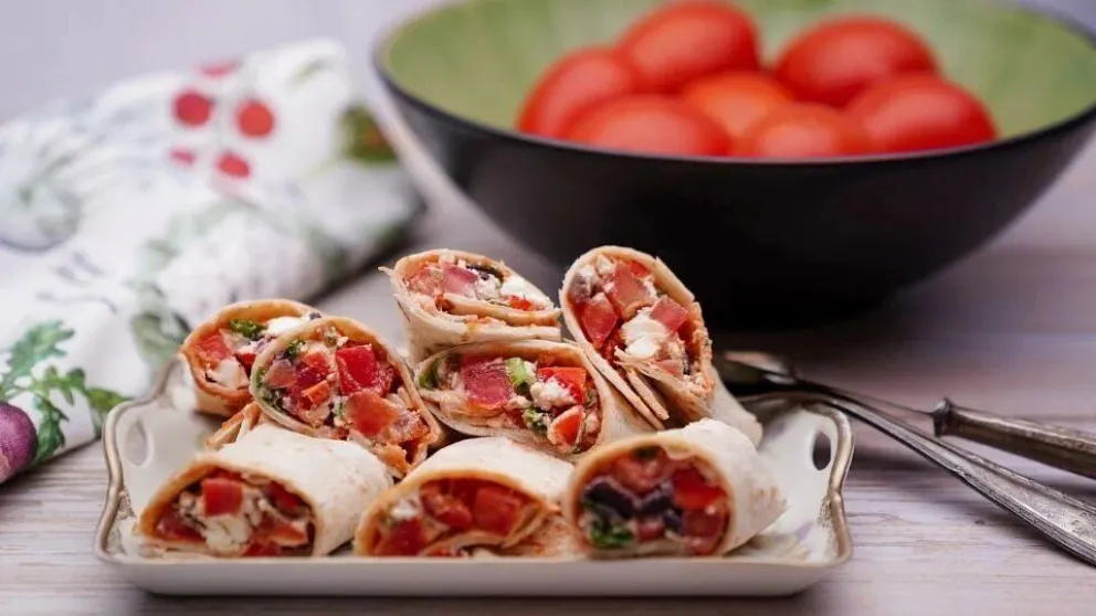 Bocaditos de tomate, ricota y albahaca en 3 pasos