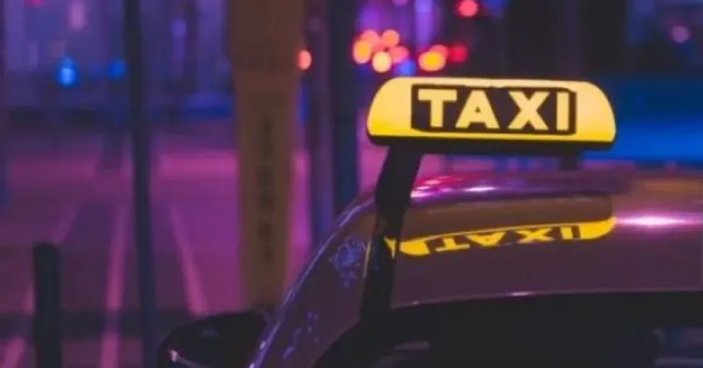 Se olvidaron las llaves en el taxi y les “arrancó la cabeza” con la tarifa