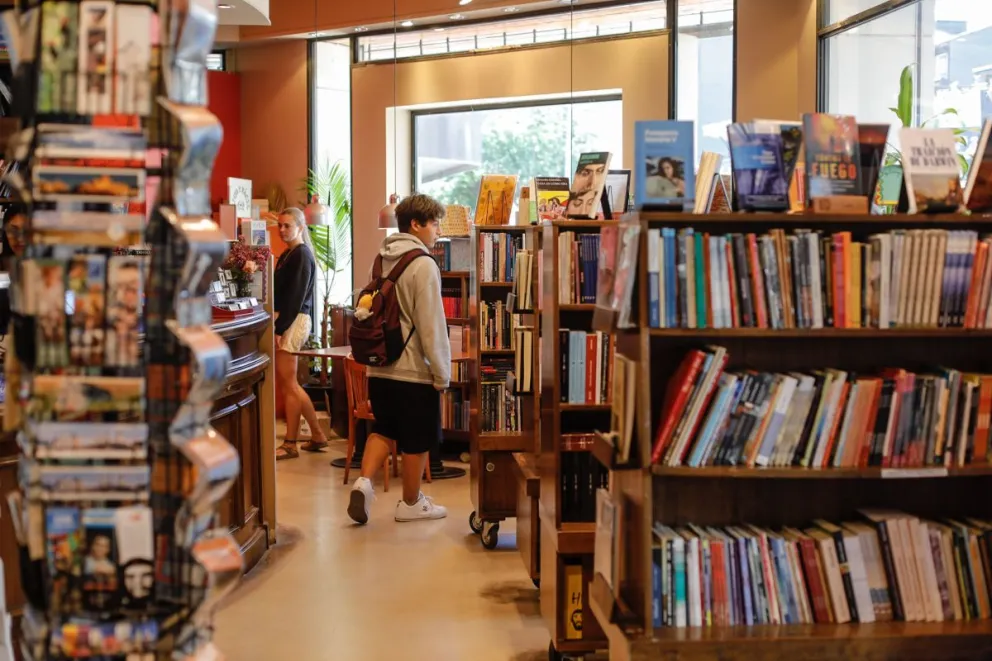 Librerías de Bariloche zafan de la estanflación, pero trabajan con tristeza