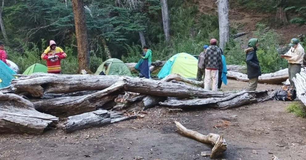 Infraccionados por hacer fuego cuando acampaban camino a Laguna Negra  