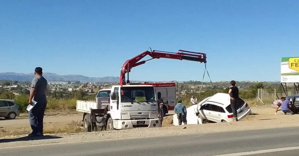 Fuerte accidente en Circunvalación: dos mujeres con lesiones tras despistar con su auto